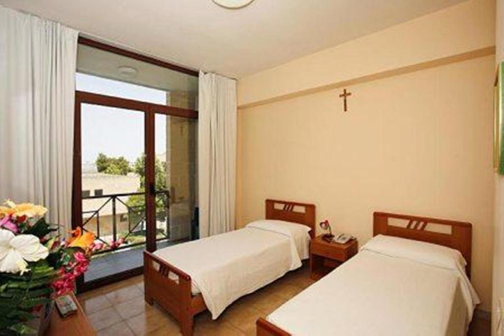 Casa Pastor Bonus Hotel Лече Стая снимка