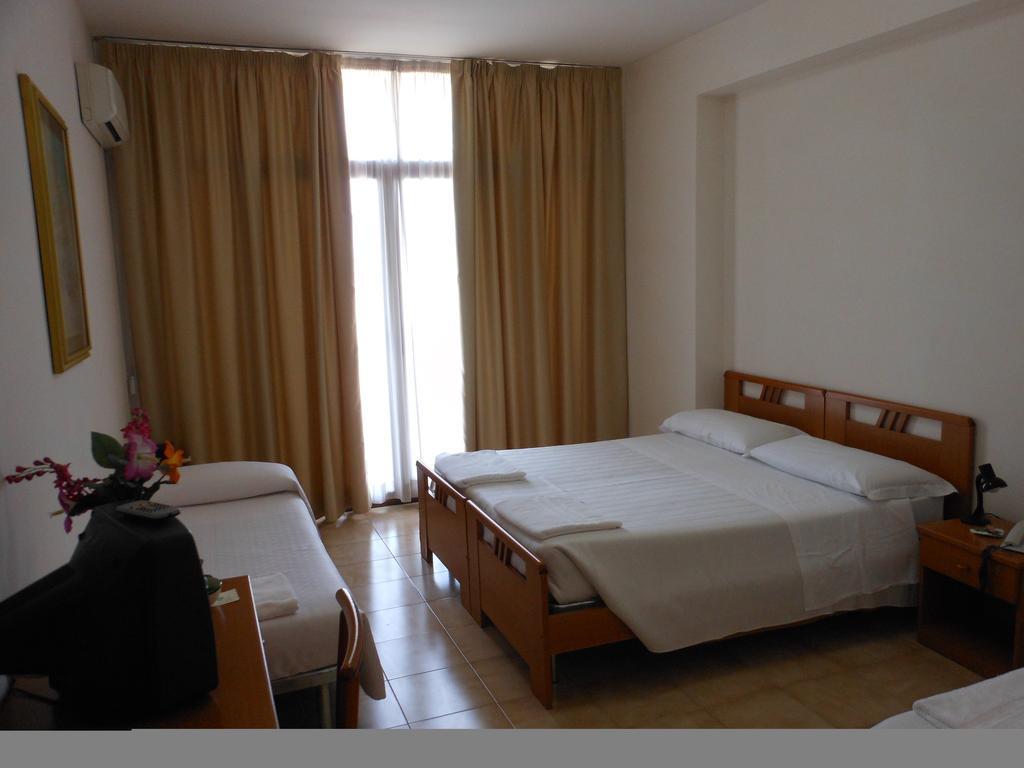Casa Pastor Bonus Hotel Лече Стая снимка